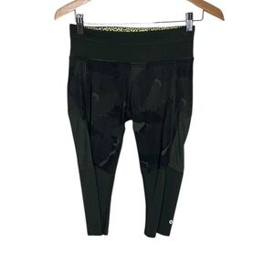 Lululemon Green Camo Mesh Capri Leggings Women Size 4